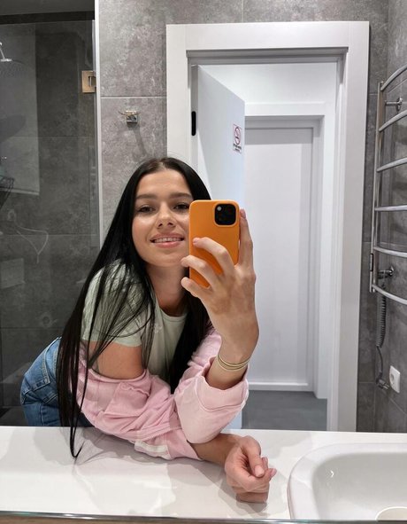 EmiliAAA porn actress gallery