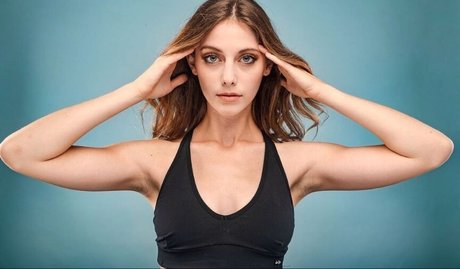 AlexandraQnin model free pictures