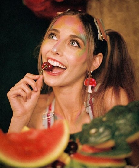 AlexandraQnin sexy model archive