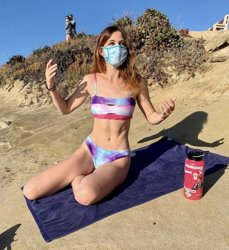 AlexandraQnin star adult img