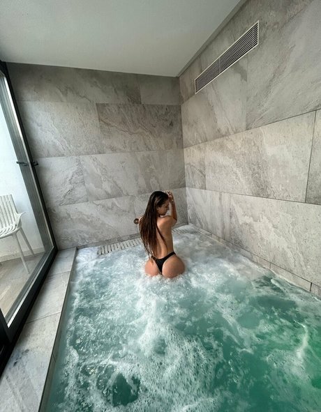 ari russo star beautiful picture