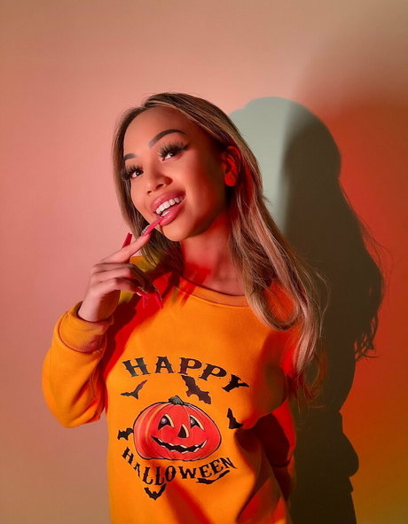 xs98x porn star pictures