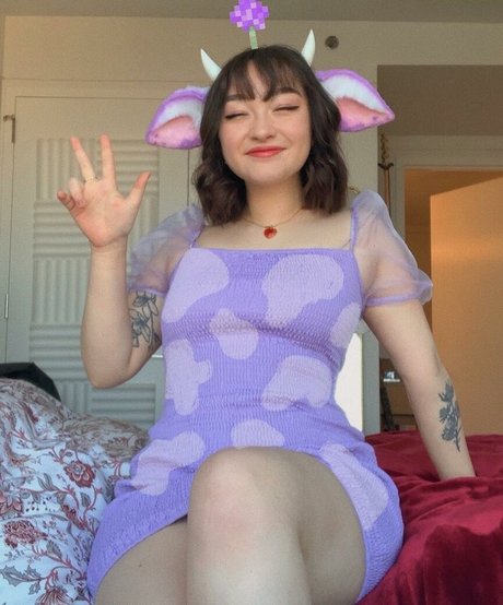 Mxmtoon model exclusive pictures