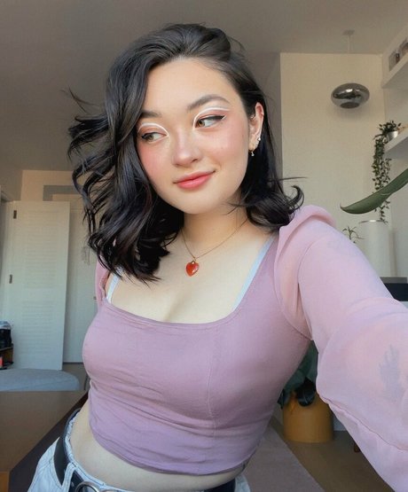 Mxmtoon nude star image