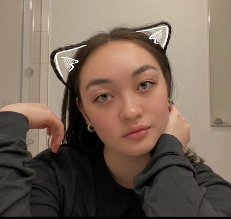 Mxmtoon beautiful model gallery