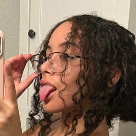 Savannah Spencer erotic star pic