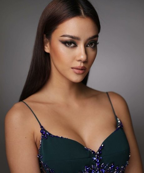 Amanda Obdam free star image