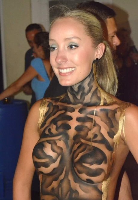 Dayna Knight art model archive