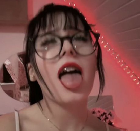 rosegirl242 model nice picture