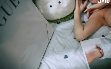 Rorgrongku erotic model picture