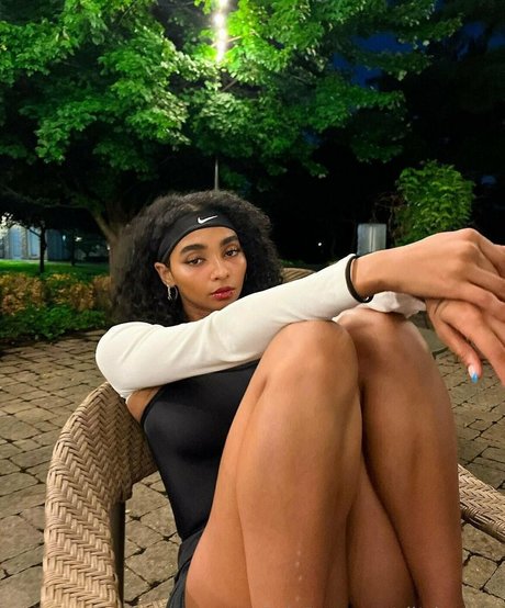 allydsworld nude actress pic