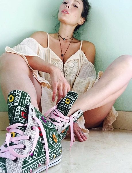 Lindsay Price star sex archive