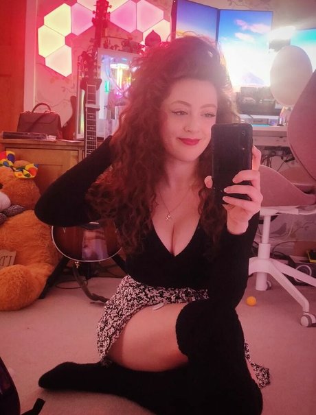 EmmaGraceGuitar star art pics