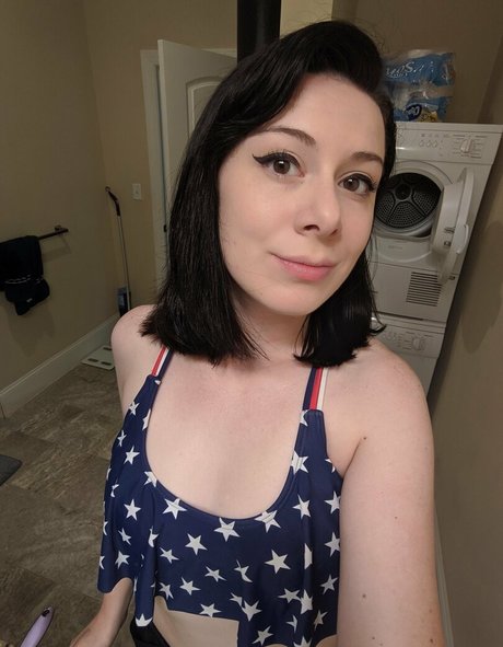 peachbellini star naked pictures