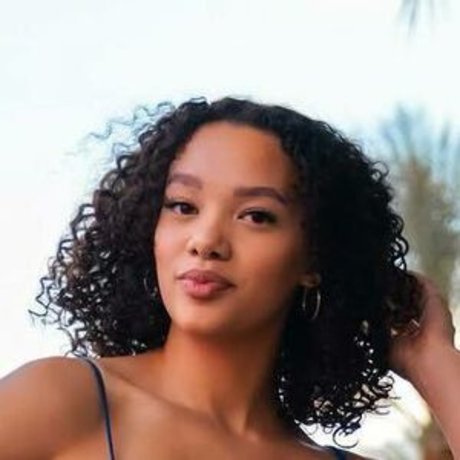 Jazzylique art model pic