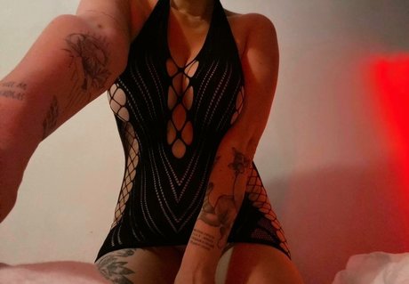 roeschach star nude photos