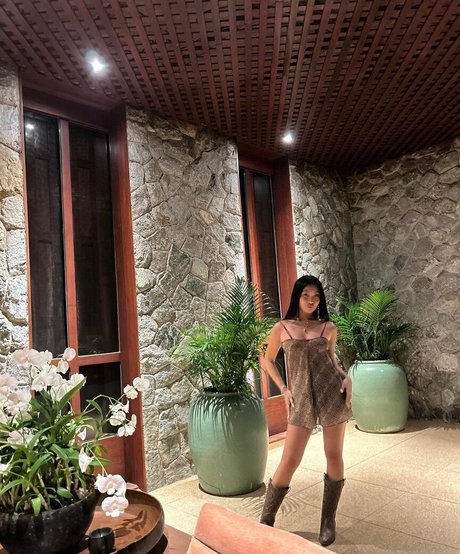 Jade Hallyday model nice pic