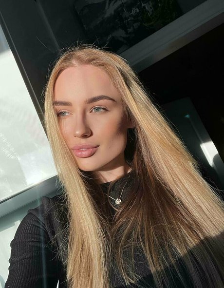 santase nice model images