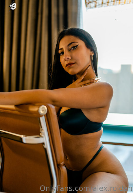 alex is amzing naked star pic