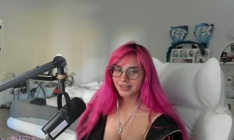 purlypearl naked model pic