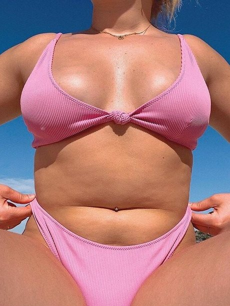 Chelsea Levin exclusive model pic