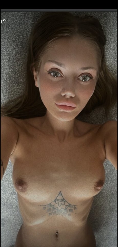 blondebombshell4600 pretty model photo