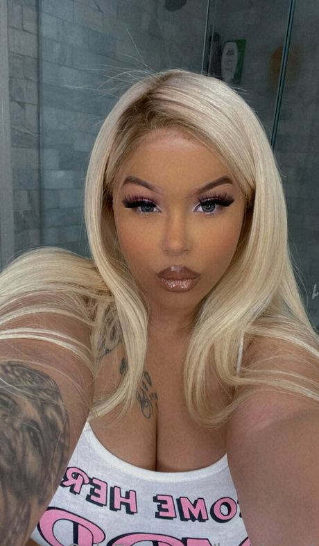 kyralaced xxx pornstar galleries