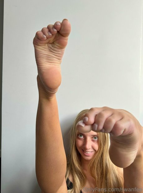 swanfee exclusive model photo