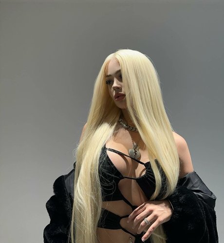 Dapariz nudes actress gallery