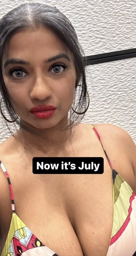 MzKora model exclusive photos