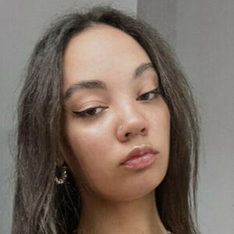 lilllyyy242 naked pornstar img