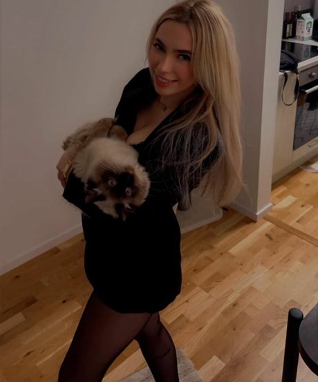 Nora Hedman pornstar sexy images