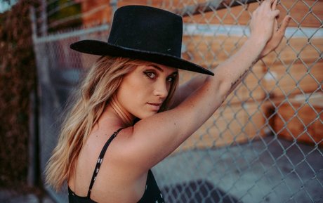 Sophia Scott nude pornstar pictures