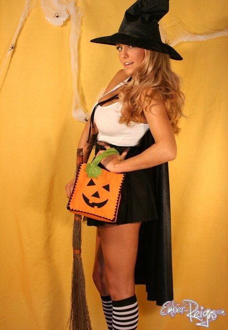 Ember Reigns model nudes images