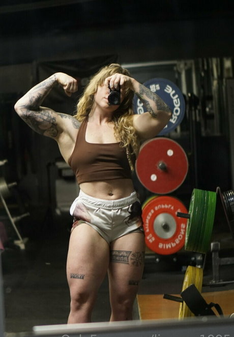 lizanne1995 model hot img