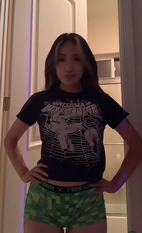 Harmonee Yang star sexy image