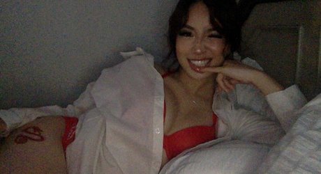 Harmonee Yang sexy model picture