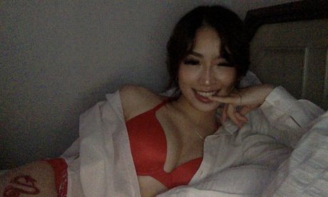 Harmonee Yang erotic star img