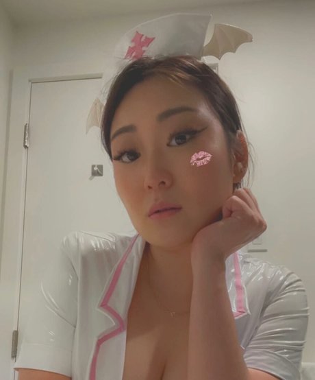 Momochanel actress images