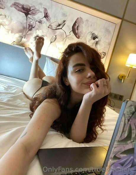 maggie lovely top star image