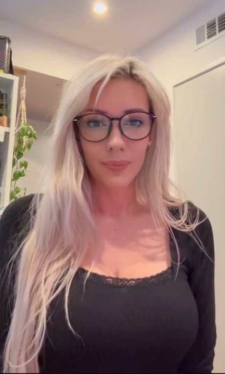 Alanah Pearce star best photo