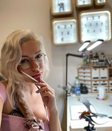 Alanah Pearce free star image