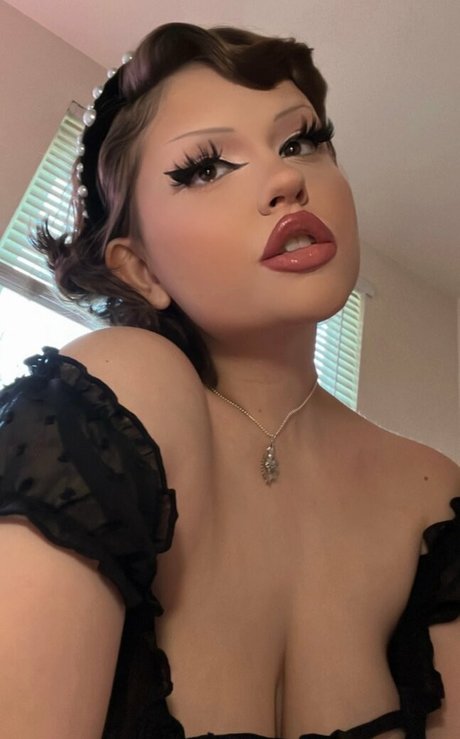 Ego Divinus pretty model pics