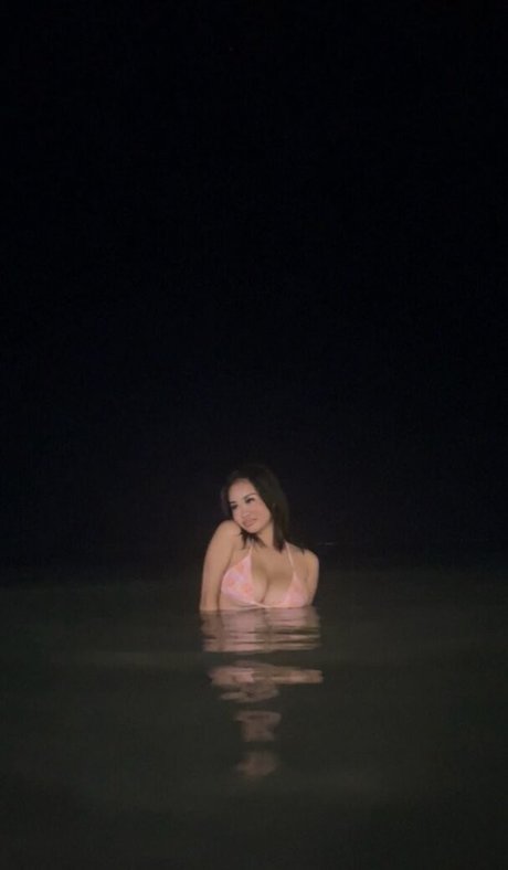 Althizy model adult images