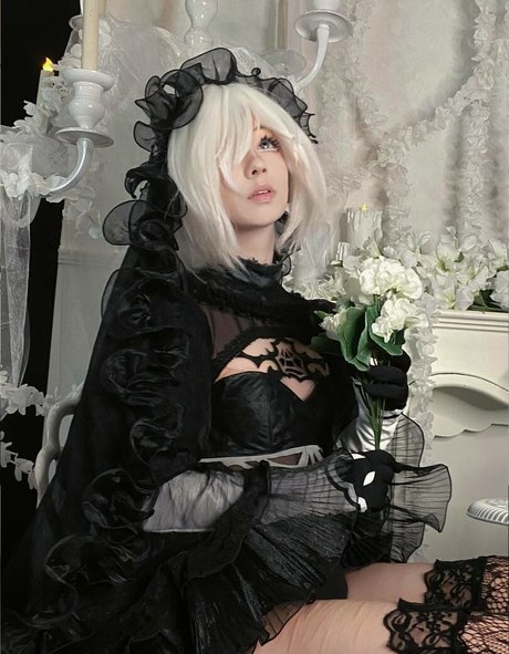 Haltsmanu naked actress image