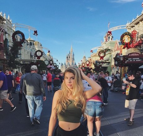 Jordan Lewis beautiful actress pictures