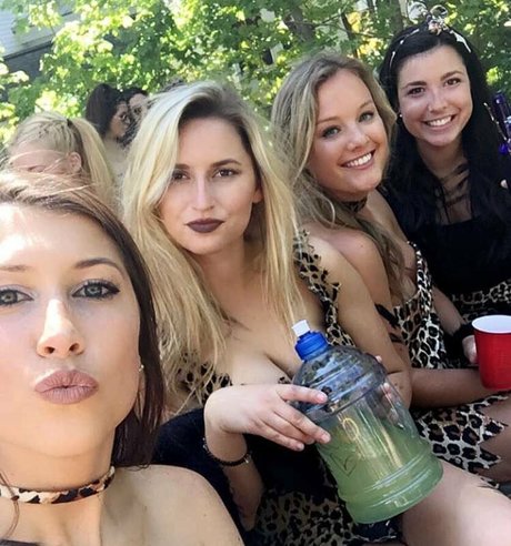 Lindsay Hydorn model nude img