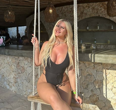 JaymeeMatthews erotic star pics