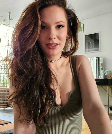 Jess Mcdonell pretty actress photos