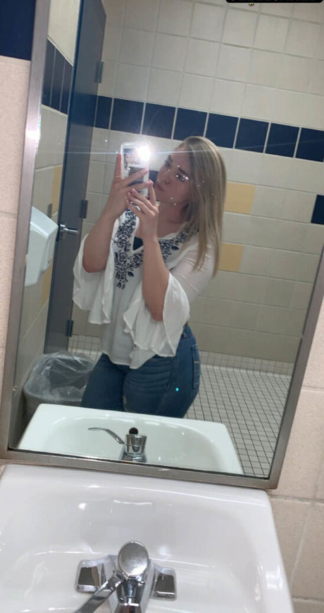 Adrianna Gavazzi model xxx pics